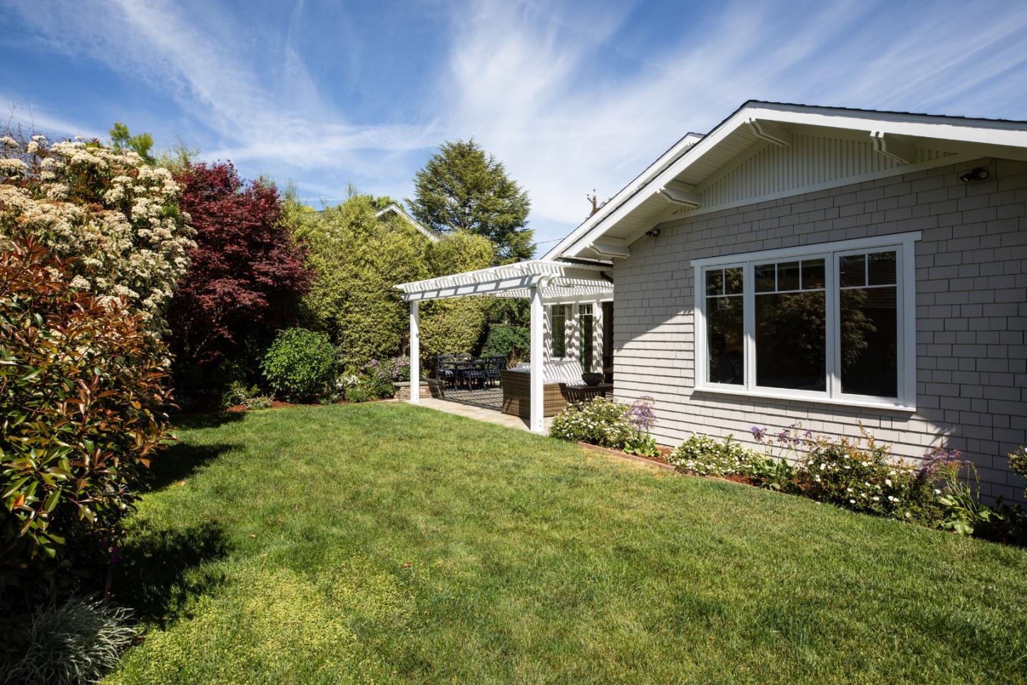 Detail Gallery Image 32 of 33 For 384 Hawthorne Ave, Los Altos,  CA 94022 - 4 Beds | 3/1 Baths