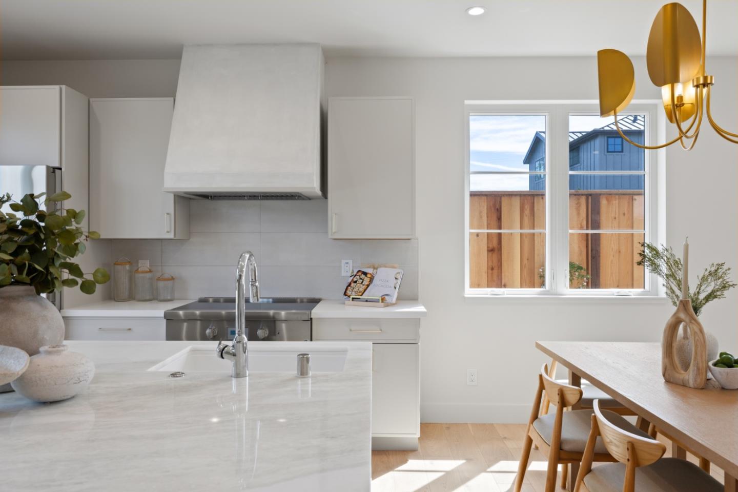 Detail Gallery Image 11 of 28 For 577 Creekside Ct, Half Moon Bay,  CA 94019 - 3 Beds | 2/1 Baths