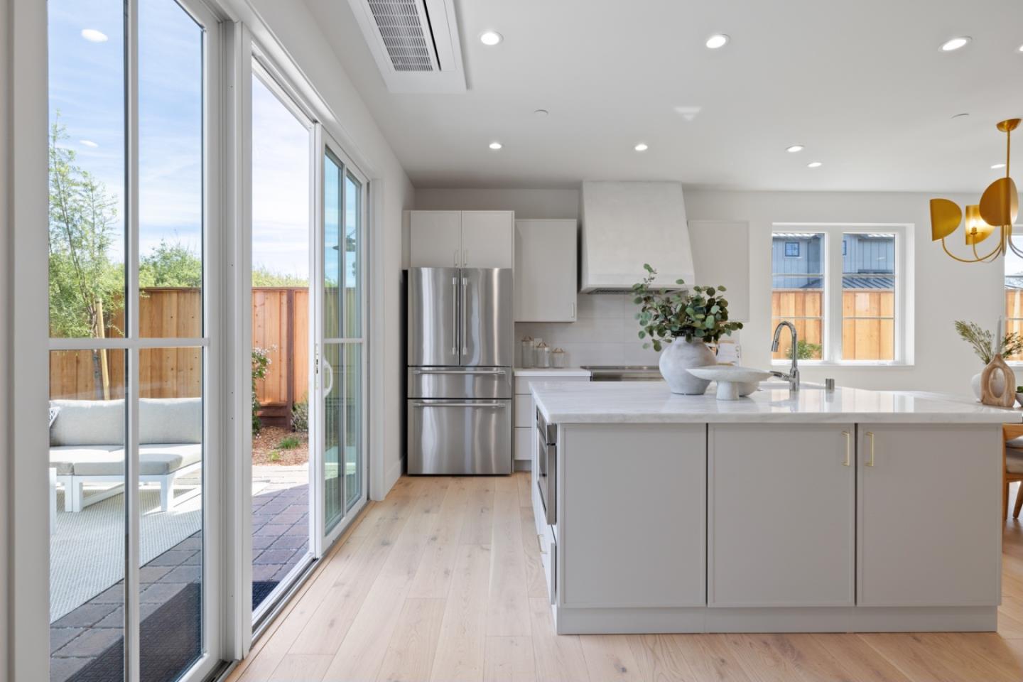 Detail Gallery Image 12 of 28 For 577 Creekside Ct, Half Moon Bay,  CA 94019 - 3 Beds | 2/1 Baths