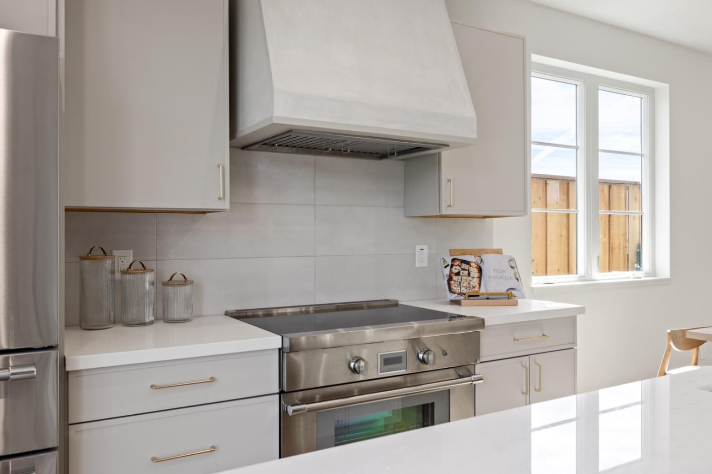 Detail Gallery Image 14 of 28 For 577 Creekside Ct, Half Moon Bay,  CA 94019 - 3 Beds | 2/1 Baths