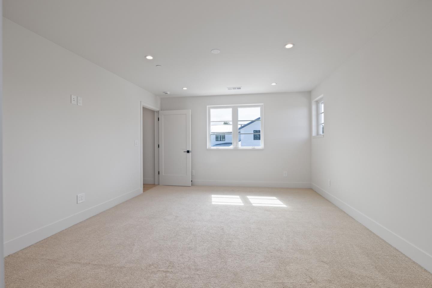 Detail Gallery Image 19 of 28 For 577 Creekside Ct, Half Moon Bay,  CA 94019 - 3 Beds | 2/1 Baths