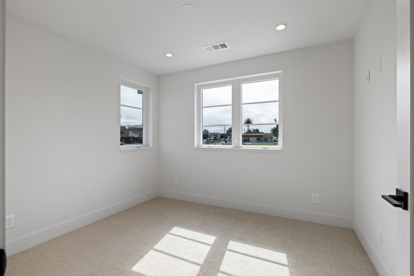 Detail Gallery Image 24 of 28 For 577 Creekside Ct, Half Moon Bay,  CA 94019 - 3 Beds | 2/1 Baths