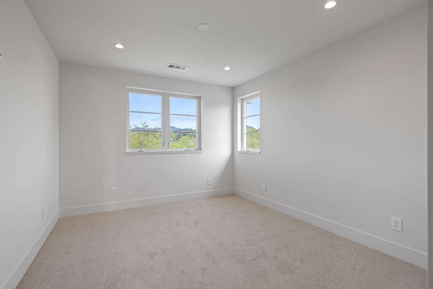 Detail Gallery Image 25 of 28 For 577 Creekside Ct, Half Moon Bay,  CA 94019 - 3 Beds | 2/1 Baths