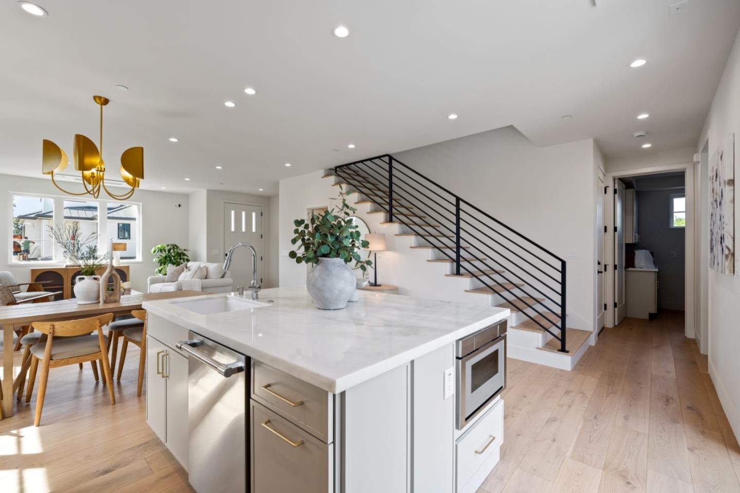 Detail Gallery Image 5 of 28 For 577 Creekside Ct, Half Moon Bay,  CA 94019 - 3 Beds | 2/1 Baths