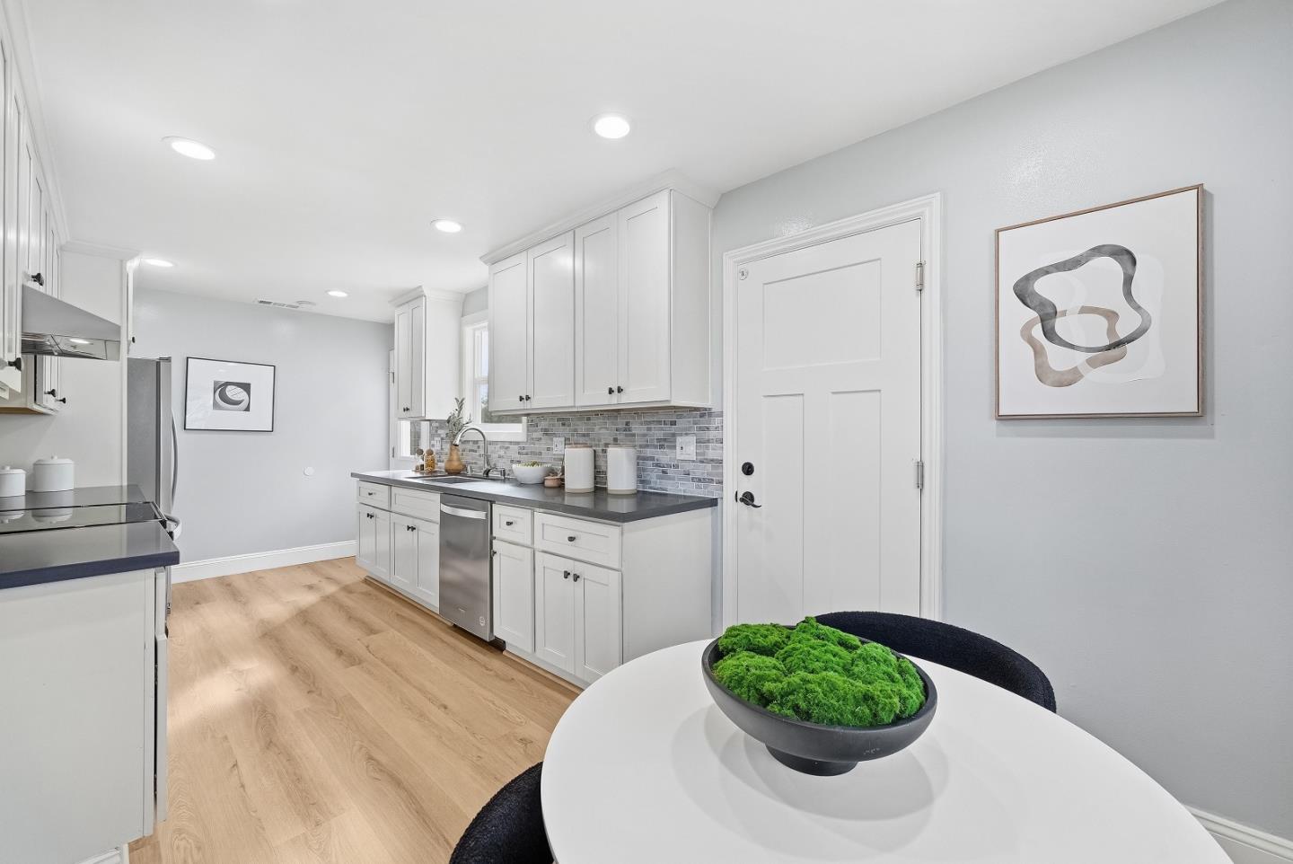 Detail Gallery Image 6 of 41 For 2359 Brown Ave, Santa Clara,  CA 95051 - 3 Beds | 2 Baths