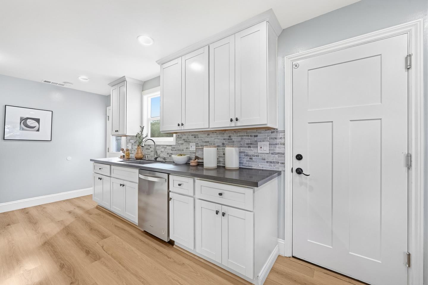 Detail Gallery Image 9 of 41 For 2359 Brown Ave, Santa Clara,  CA 95051 - 3 Beds | 2 Baths