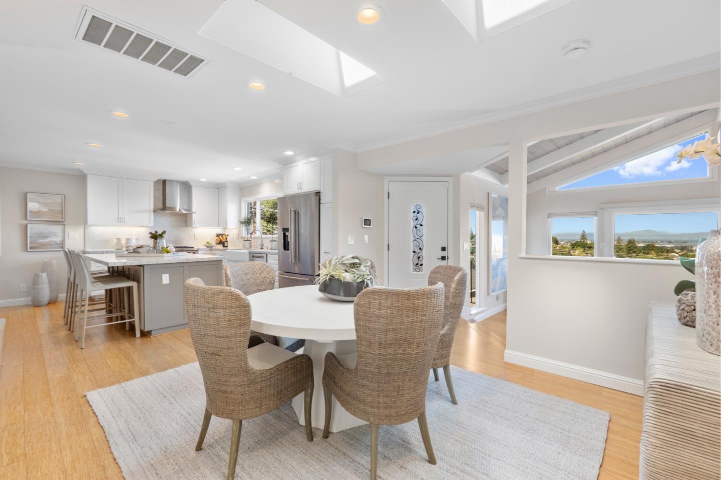 Detail Gallery Image 18 of 54 For 57 Madera Ave, San Carlos,  CA 94070 - 2 Beds | 2 Baths