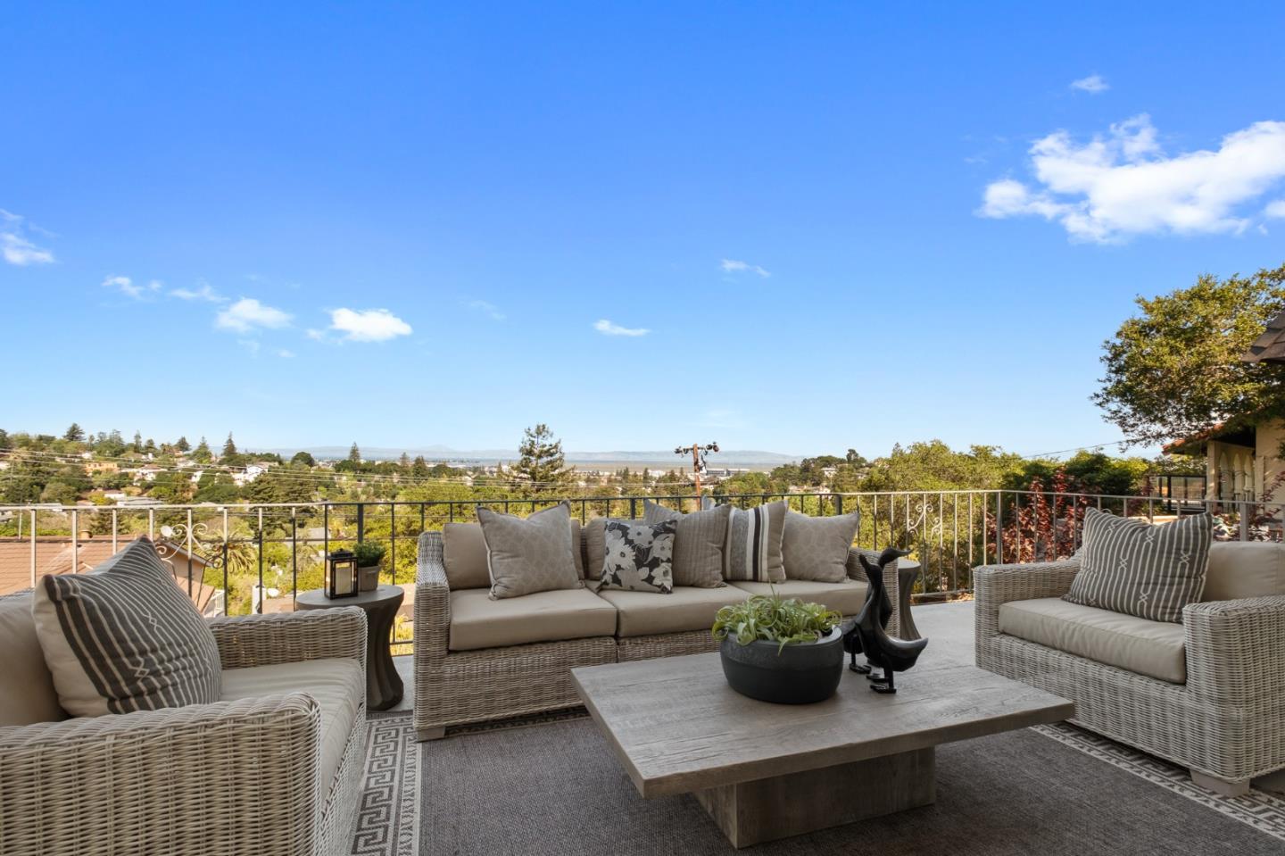 Detail Gallery Image 32 of 54 For 57 Madera Ave, San Carlos,  CA 94070 - 2 Beds | 2 Baths