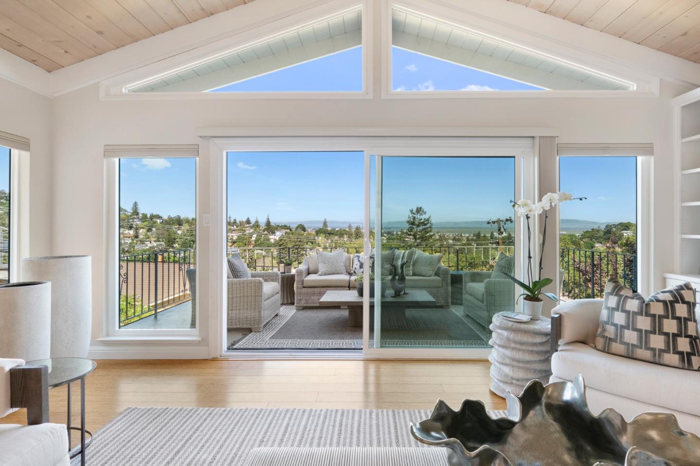 Detail Gallery Image 4 of 54 For 57 Madera Ave, San Carlos,  CA 94070 - 2 Beds | 2 Baths