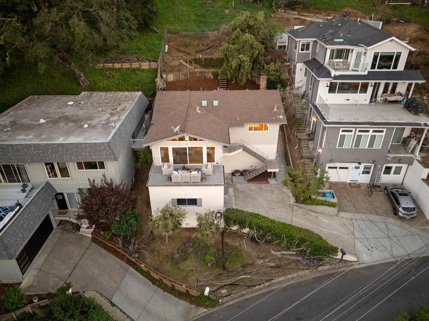 Detail Gallery Image 44 of 54 For 57 Madera Ave, San Carlos,  CA 94070 - 2 Beds | 2 Baths