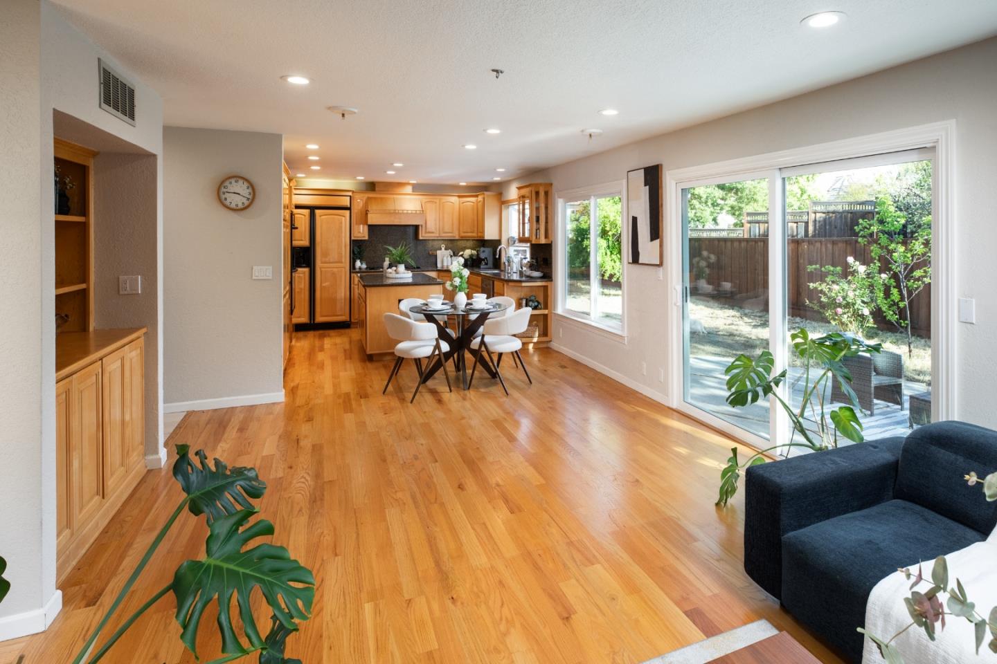 Detail Gallery Image 10 of 36 For 1123 Queensbridge, San Jose,  CA 95120 - 5 Beds | 3 Baths