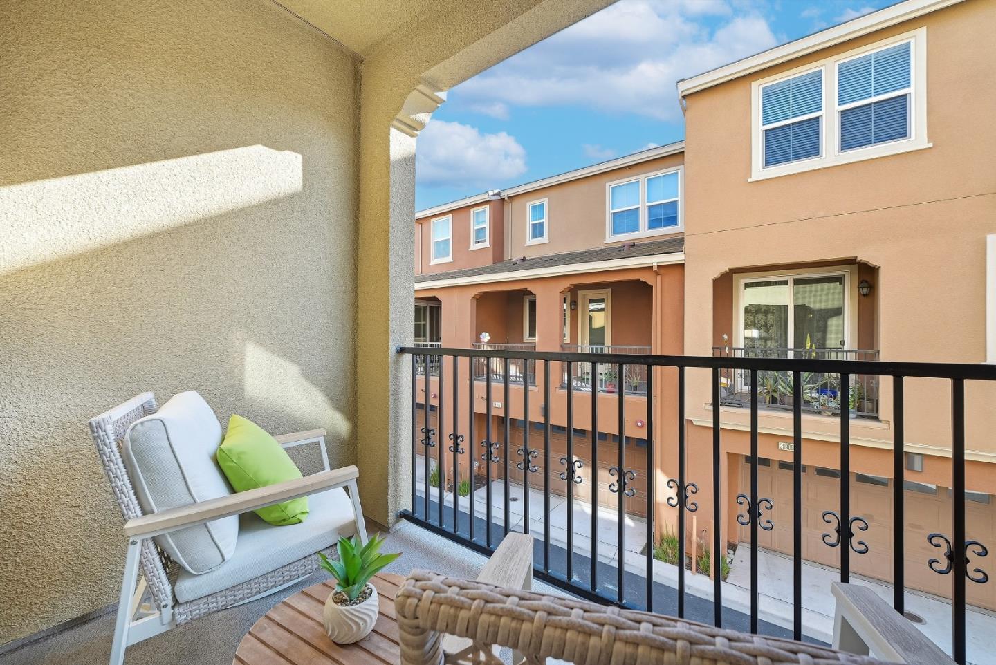 Detail Gallery Image 15 of 36 For 5758 Pandorea Ter, Newark,  CA 94560 - 2 Beds | 2/1 Baths