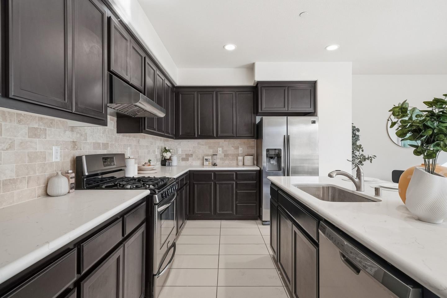 Detail Gallery Image 19 of 36 For 5758 Pandorea Ter, Newark,  CA 94560 - 2 Beds | 2/1 Baths