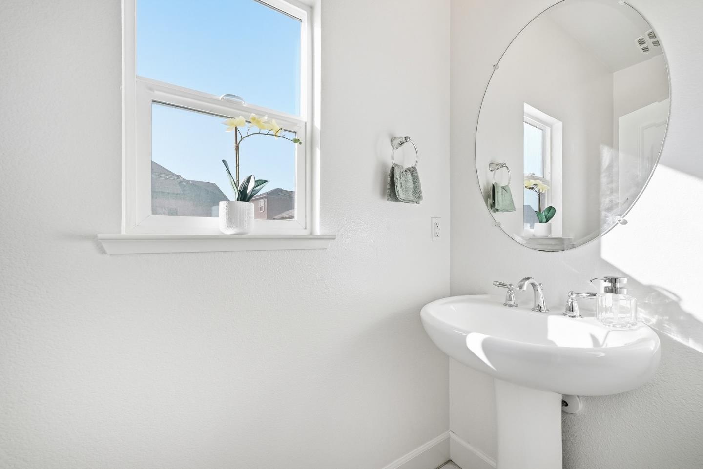 Detail Gallery Image 6 of 36 For 5758 Pandorea Ter, Newark,  CA 94560 - 2 Beds | 2/1 Baths