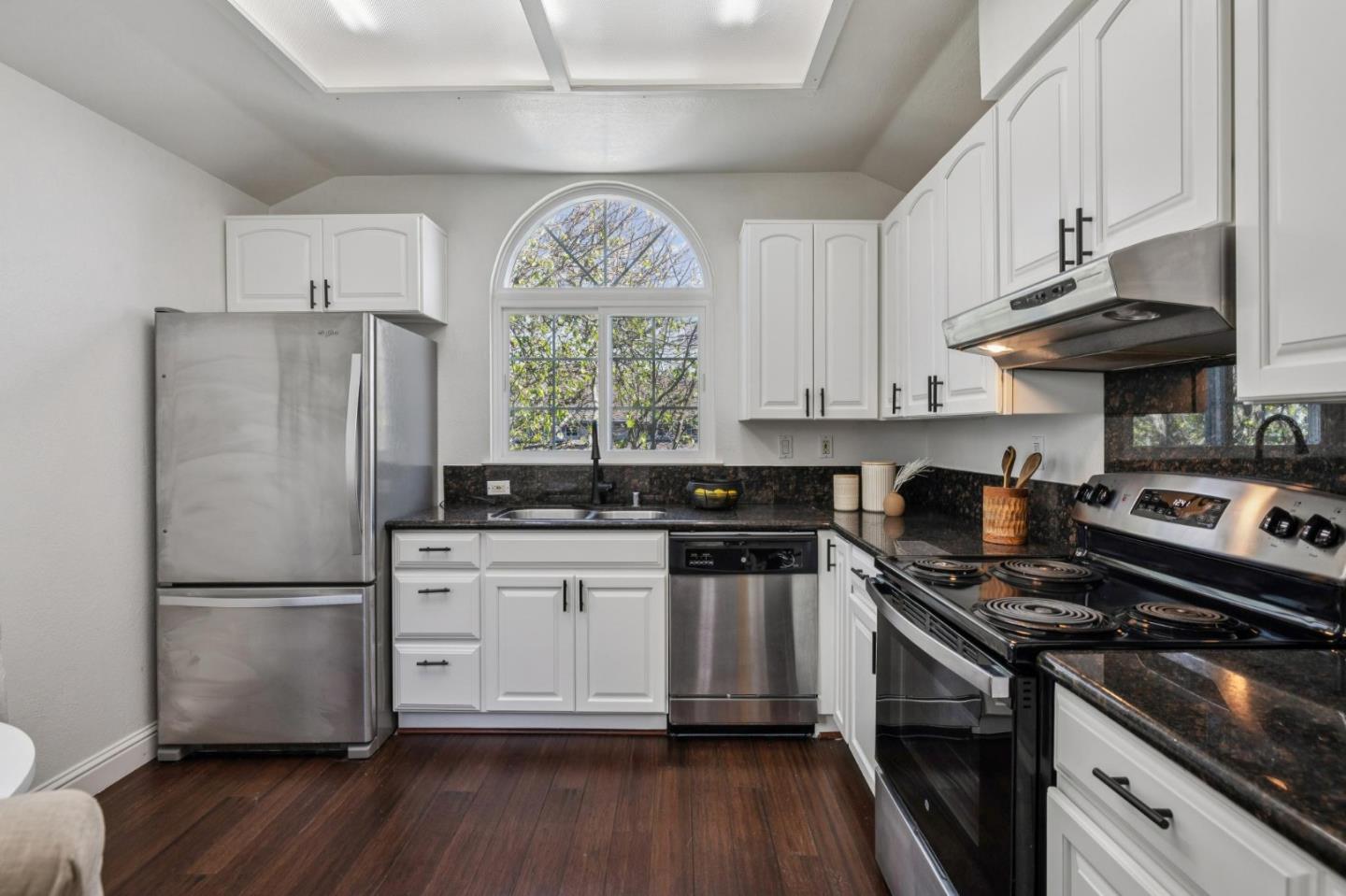 Detail Gallery Image 16 of 49 For 404 Michelle Ln, Daly City,  CA 94015 - 3 Beds | 2 Baths