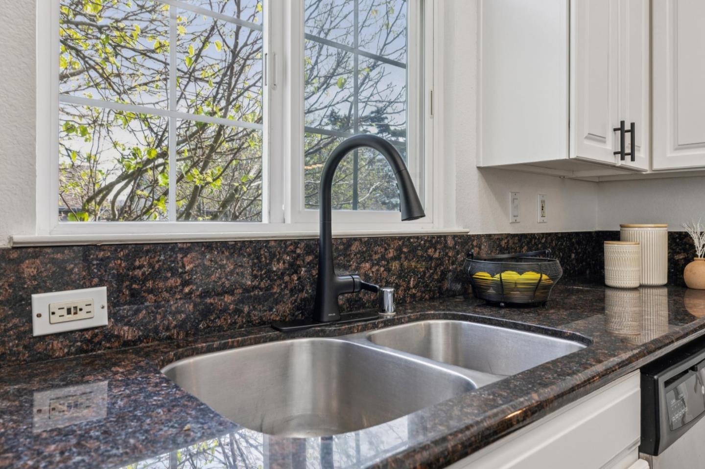 Detail Gallery Image 18 of 49 For 404 Michelle Ln, Daly City,  CA 94015 - 3 Beds | 2 Baths