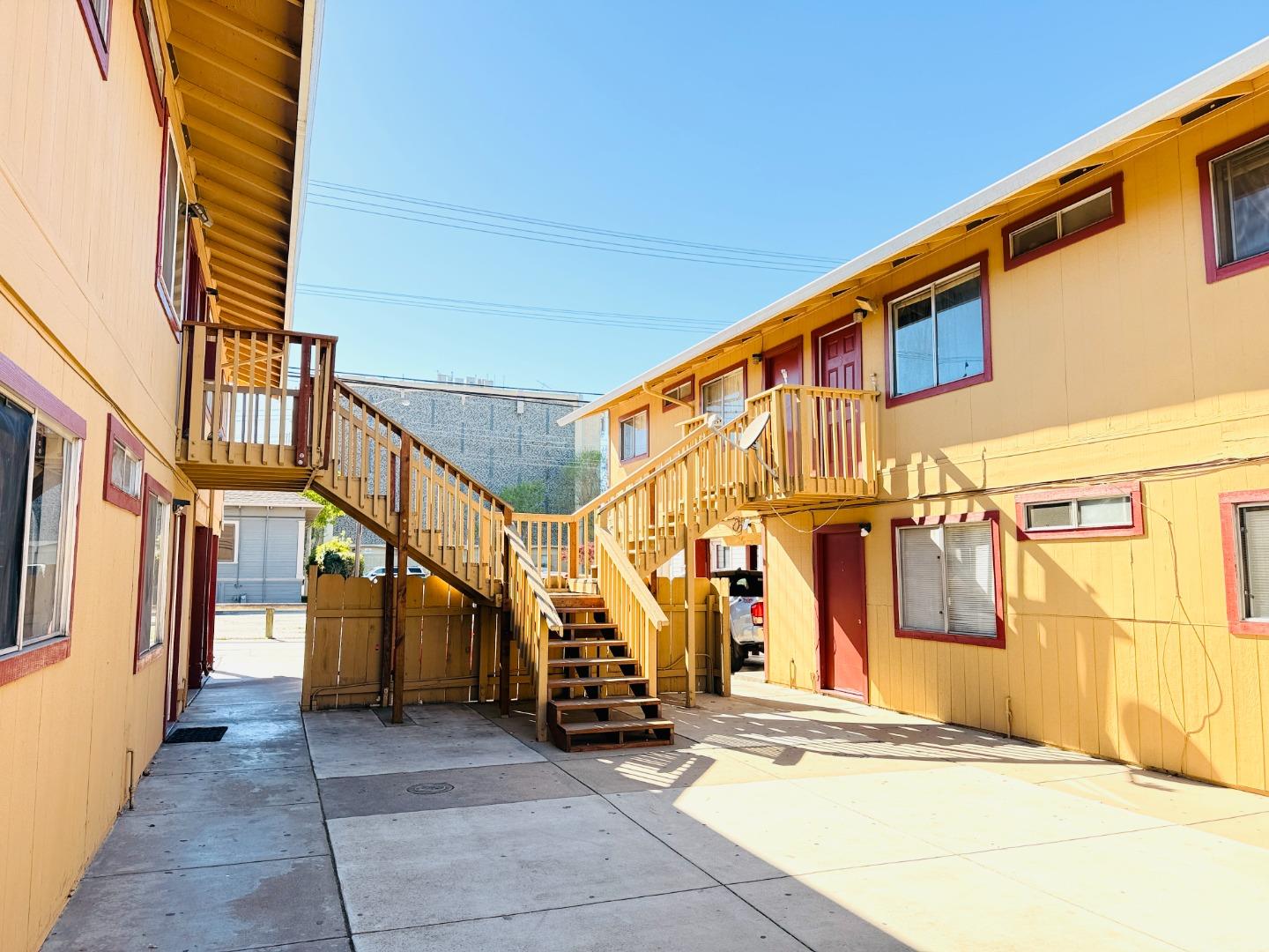 Detail Gallery Image 3 of 27 For 330 Soledad St, Salinas,  CA 93901 - – Beds | – Baths