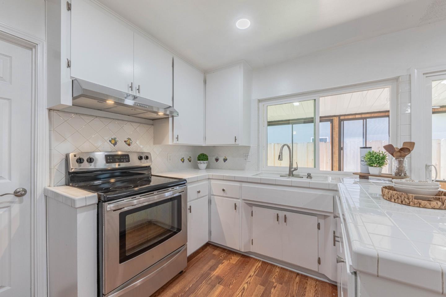 Detail Gallery Image 11 of 30 For 18505 Swaner Ave, Salinas,  CA 93906 - 3 Beds | 2 Baths