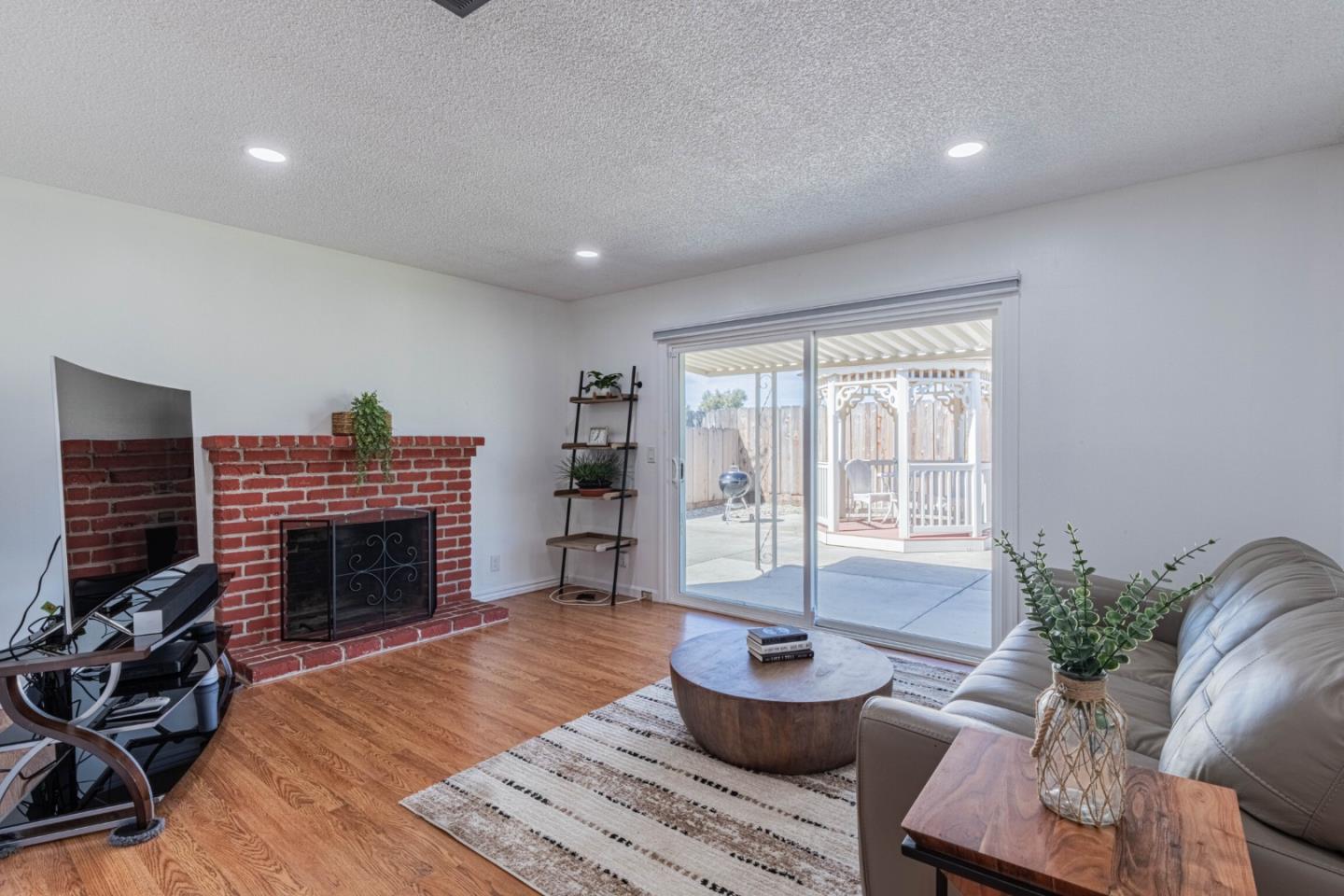 Detail Gallery Image 4 of 30 For 18505 Swaner Ave, Salinas,  CA 93906 - 3 Beds | 2 Baths