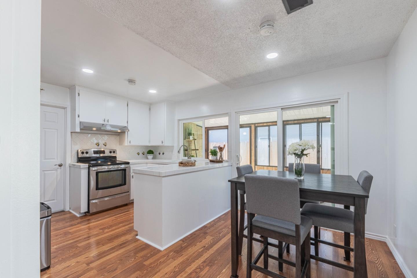 Detail Gallery Image 8 of 30 For 18505 Swaner Ave, Salinas,  CA 93906 - 3 Beds | 2 Baths