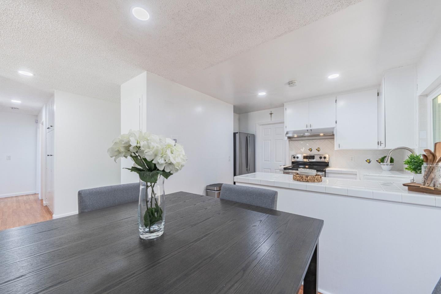 Detail Gallery Image 9 of 30 For 18505 Swaner Ave, Salinas,  CA 93906 - 3 Beds | 2 Baths