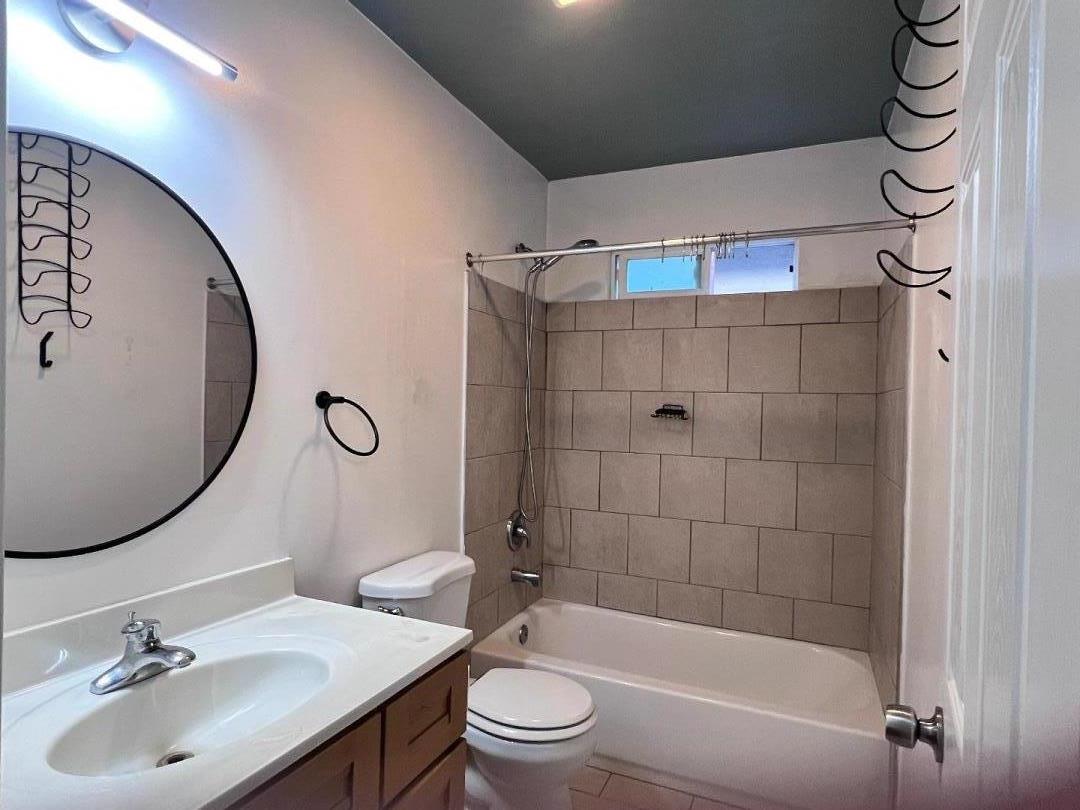 Detail Gallery Image 6 of 12 For 1627 Fairview St #C,  Berkeley,  CA 94703 - 2 Beds | 1 Baths