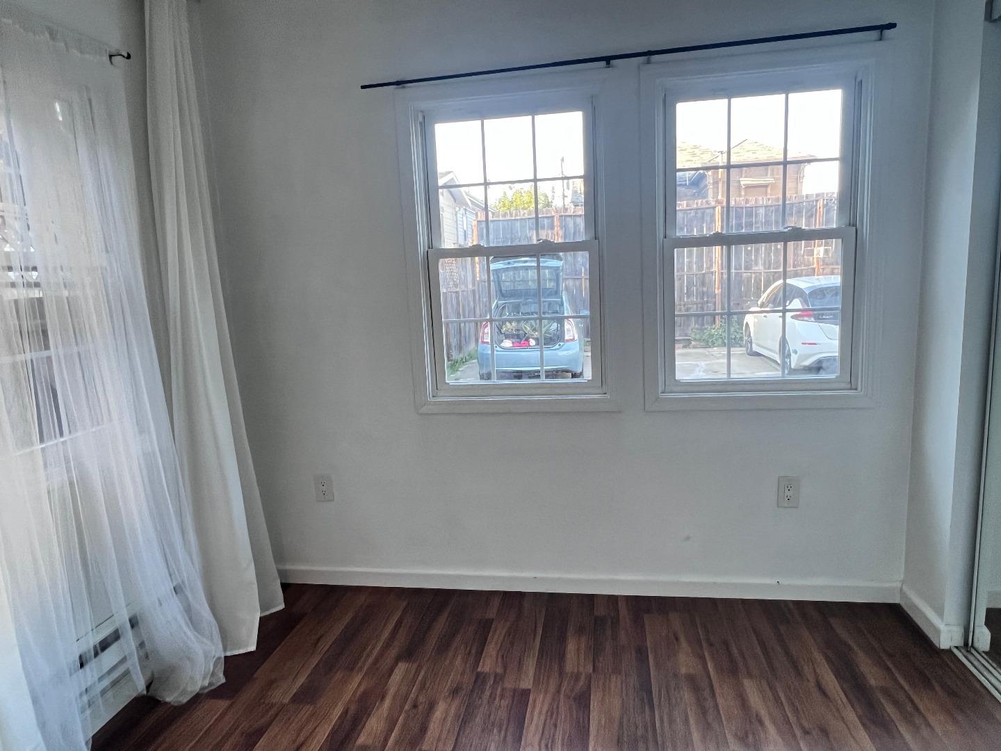 Detail Gallery Image 9 of 12 For 1627 Fairview St #C,  Berkeley,  CA 94703 - 2 Beds | 1 Baths