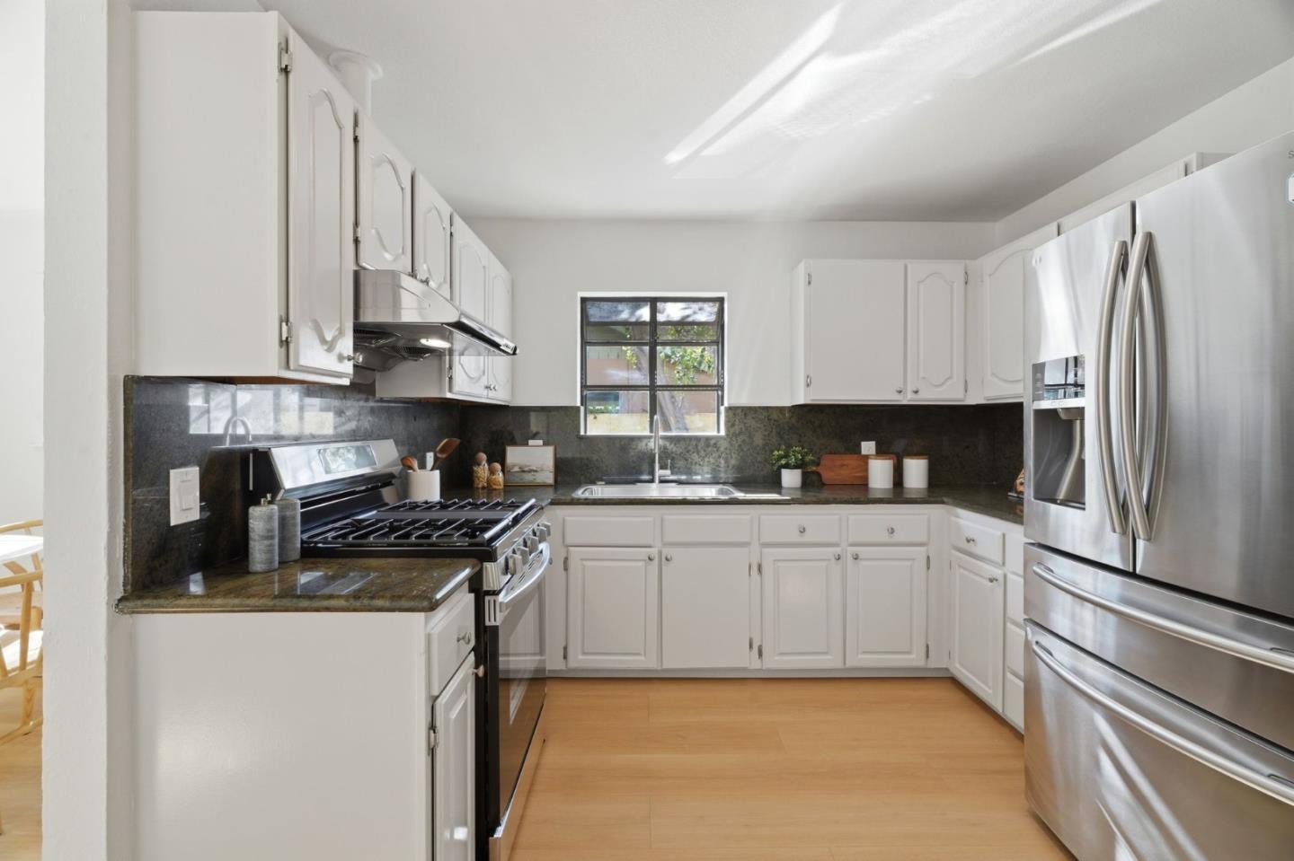 Detail Gallery Image 7 of 30 For 1017 Beech St, East Palo Alto,  CA 94303 - 3 Beds | 2 Baths