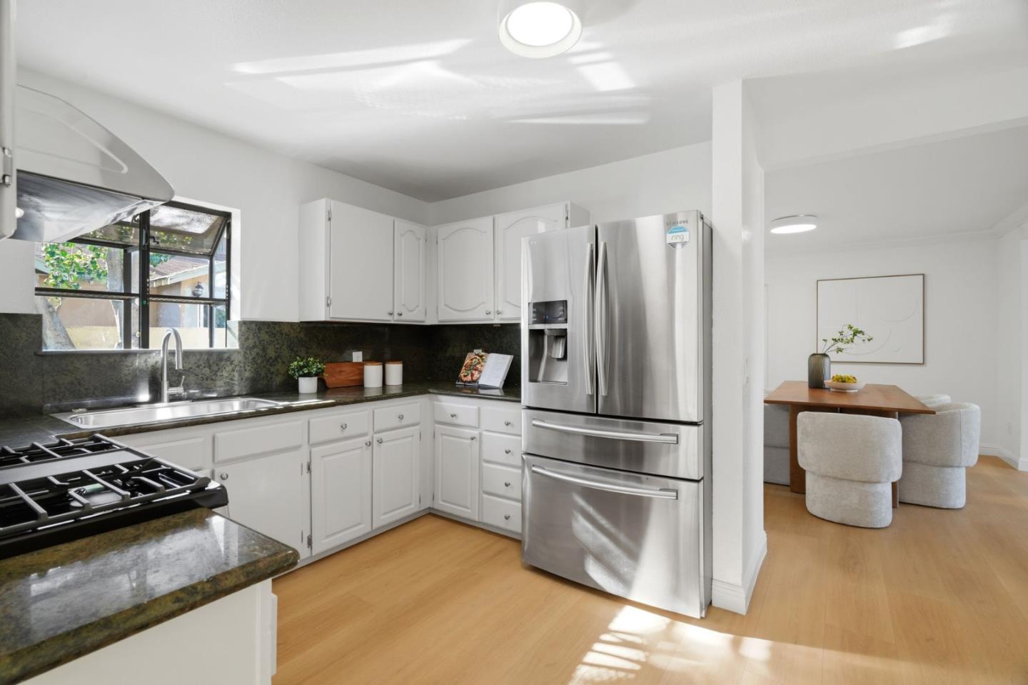 Detail Gallery Image 8 of 30 For 1017 Beech St, East Palo Alto,  CA 94303 - 3 Beds | 2 Baths