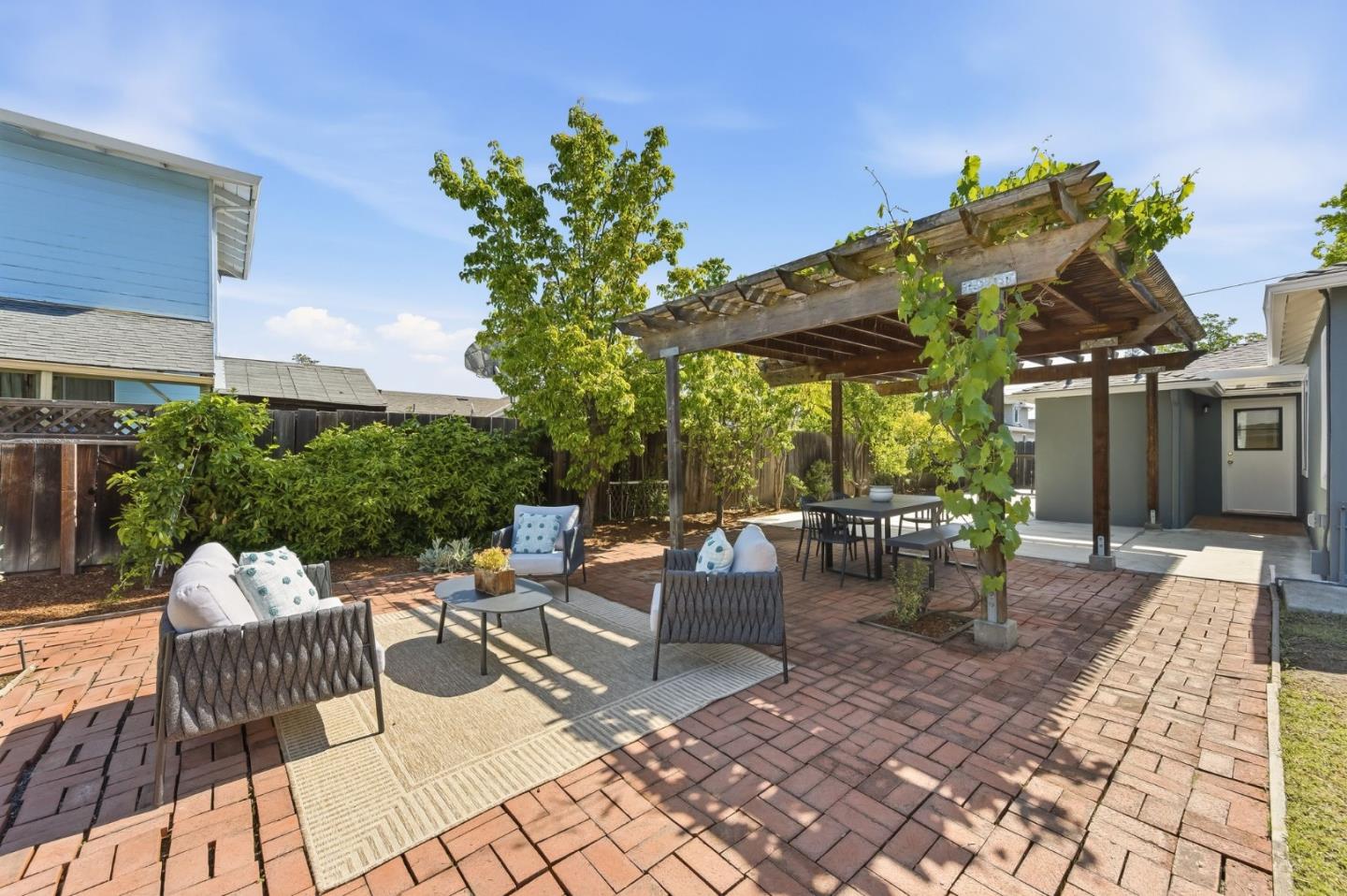 Detail Gallery Image 15 of 25 For 410 Wilton Ave, Palo Alto,  CA 94306 - 4 Beds | 2 Baths