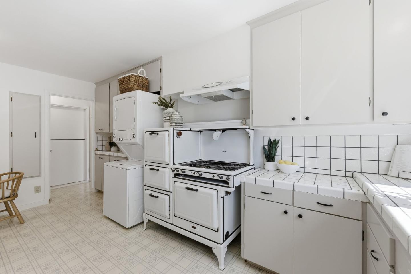 Detail Gallery Image 6 of 25 For 410 Wilton Ave, Palo Alto,  CA 94306 - 4 Beds | 2 Baths