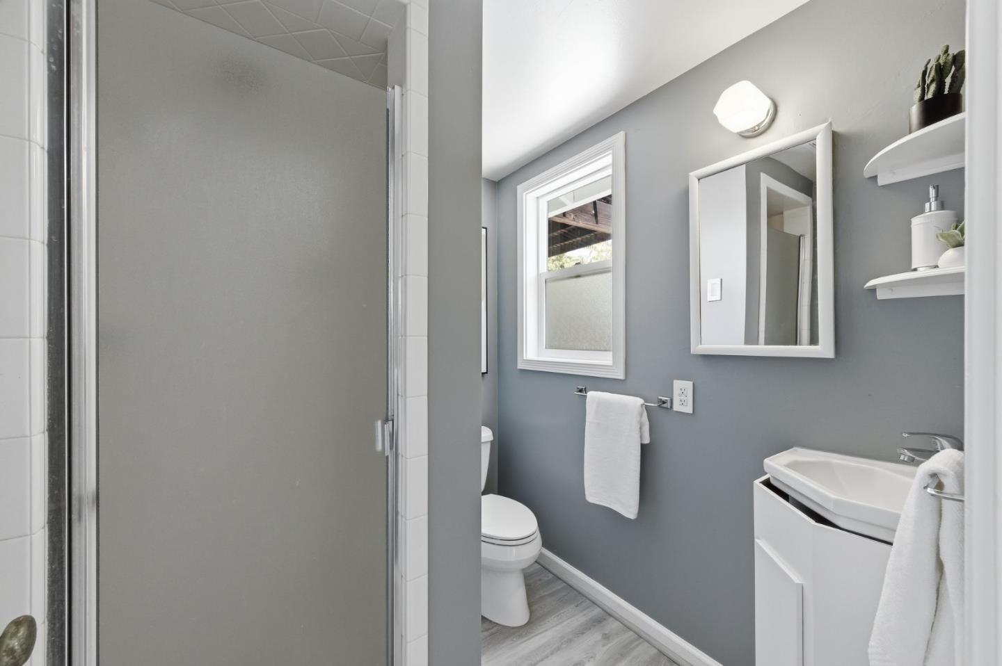Detail Gallery Image 9 of 25 For 410 Wilton Ave, Palo Alto,  CA 94306 - 4 Beds | 2 Baths