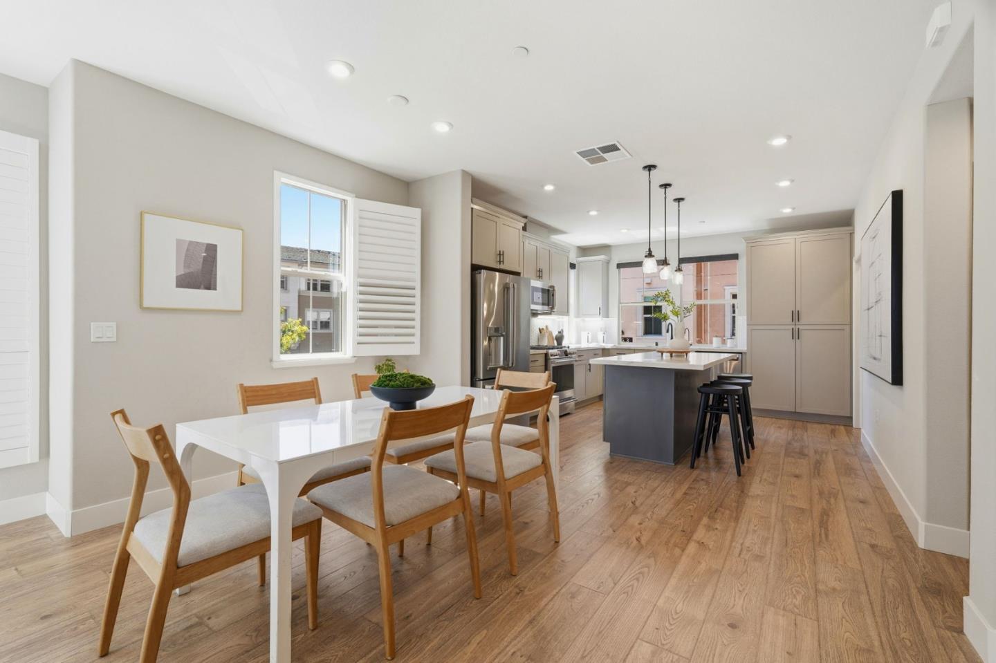 Detail Gallery Image 10 of 53 For 560 Saint Remi Ter #1,  Sunnyvale,  CA 94085 - 3 Beds | 3/1 Baths