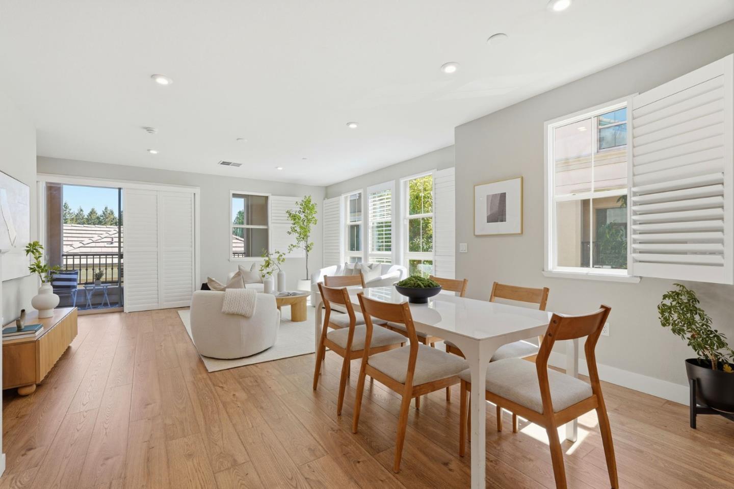 Detail Gallery Image 11 of 53 For 560 Saint Remi Ter #1,  Sunnyvale,  CA 94085 - 3 Beds | 3/1 Baths