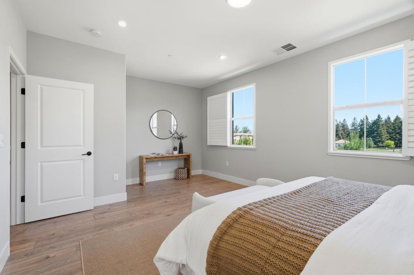 Detail Gallery Image 14 of 53 For 560 Saint Remi Ter #1,  Sunnyvale,  CA 94085 - 3 Beds | 3/1 Baths