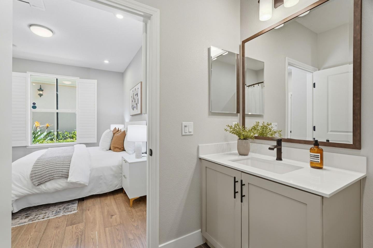 Detail Gallery Image 23 of 53 For 560 Saint Remi Ter #1,  Sunnyvale,  CA 94085 - 3 Beds | 3/1 Baths