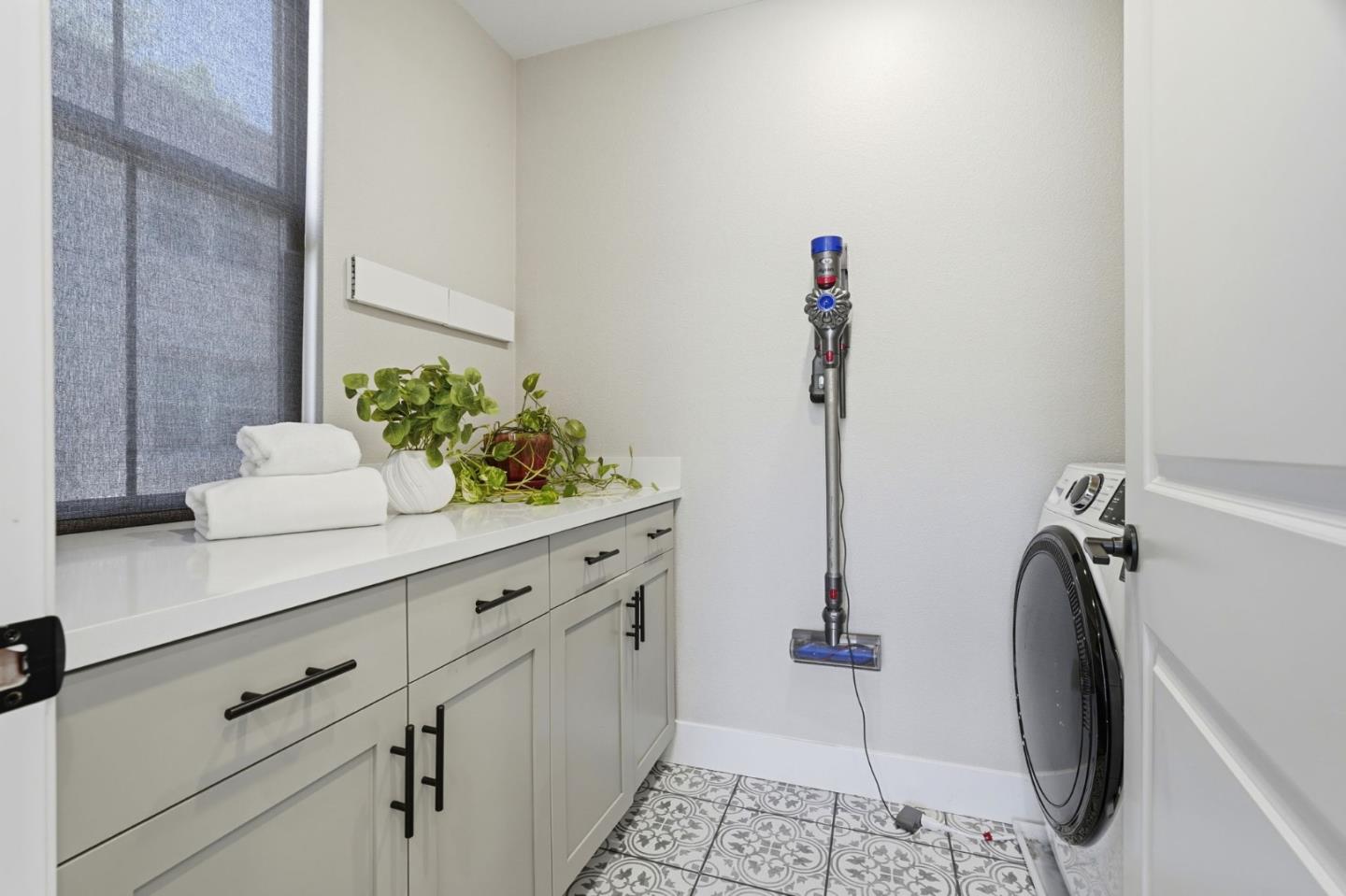 Detail Gallery Image 30 of 53 For 560 Saint Remi Ter #1,  Sunnyvale,  CA 94085 - 3 Beds | 3/1 Baths