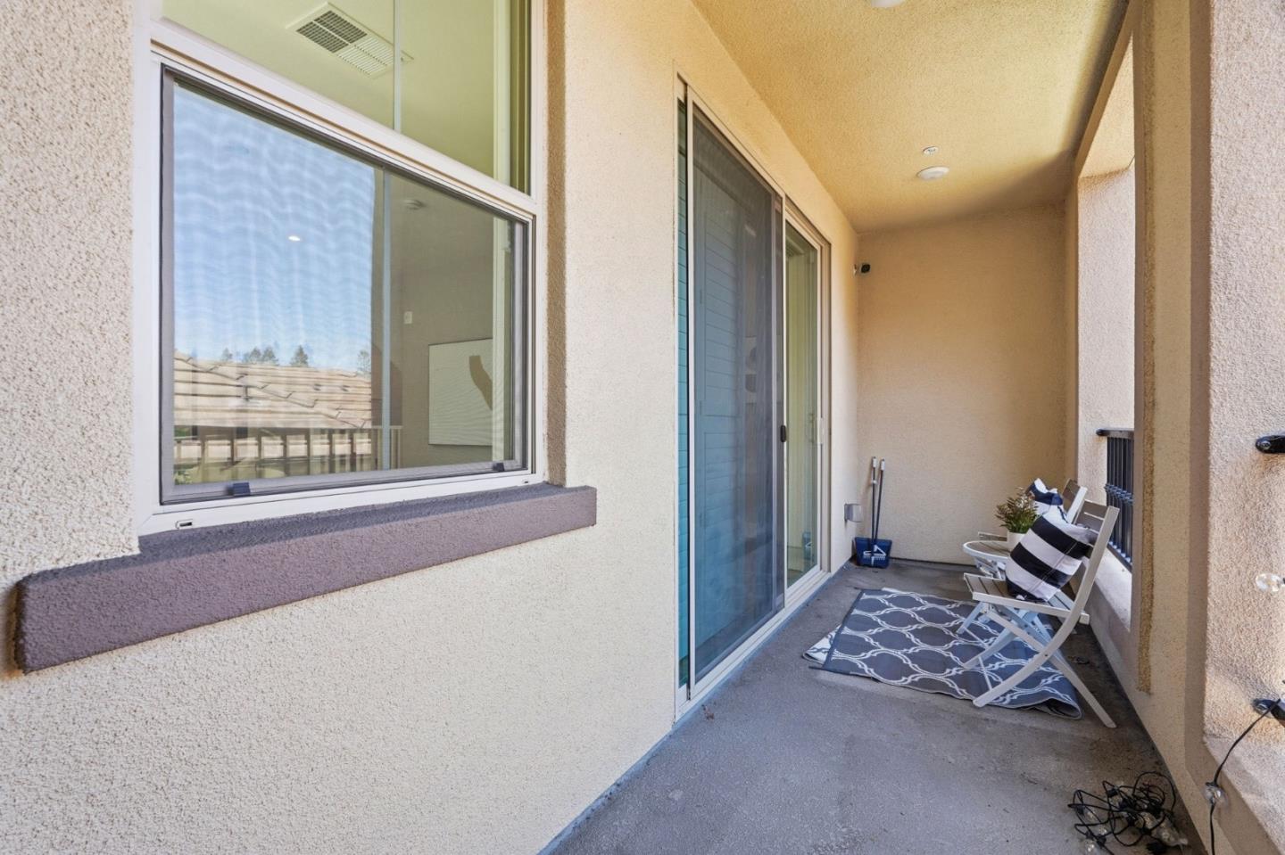 Detail Gallery Image 33 of 53 For 560 Saint Remi Ter #1,  Sunnyvale,  CA 94085 - 3 Beds | 3/1 Baths