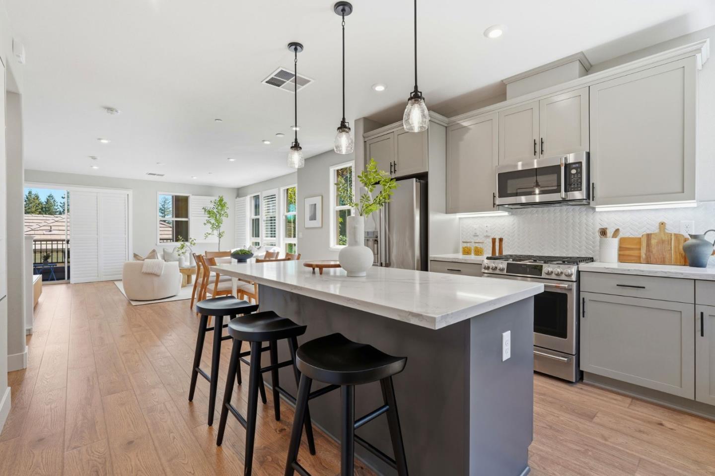 Detail Gallery Image 8 of 53 For 560 Saint Remi Ter #1,  Sunnyvale,  CA 94085 - 3 Beds | 3/1 Baths