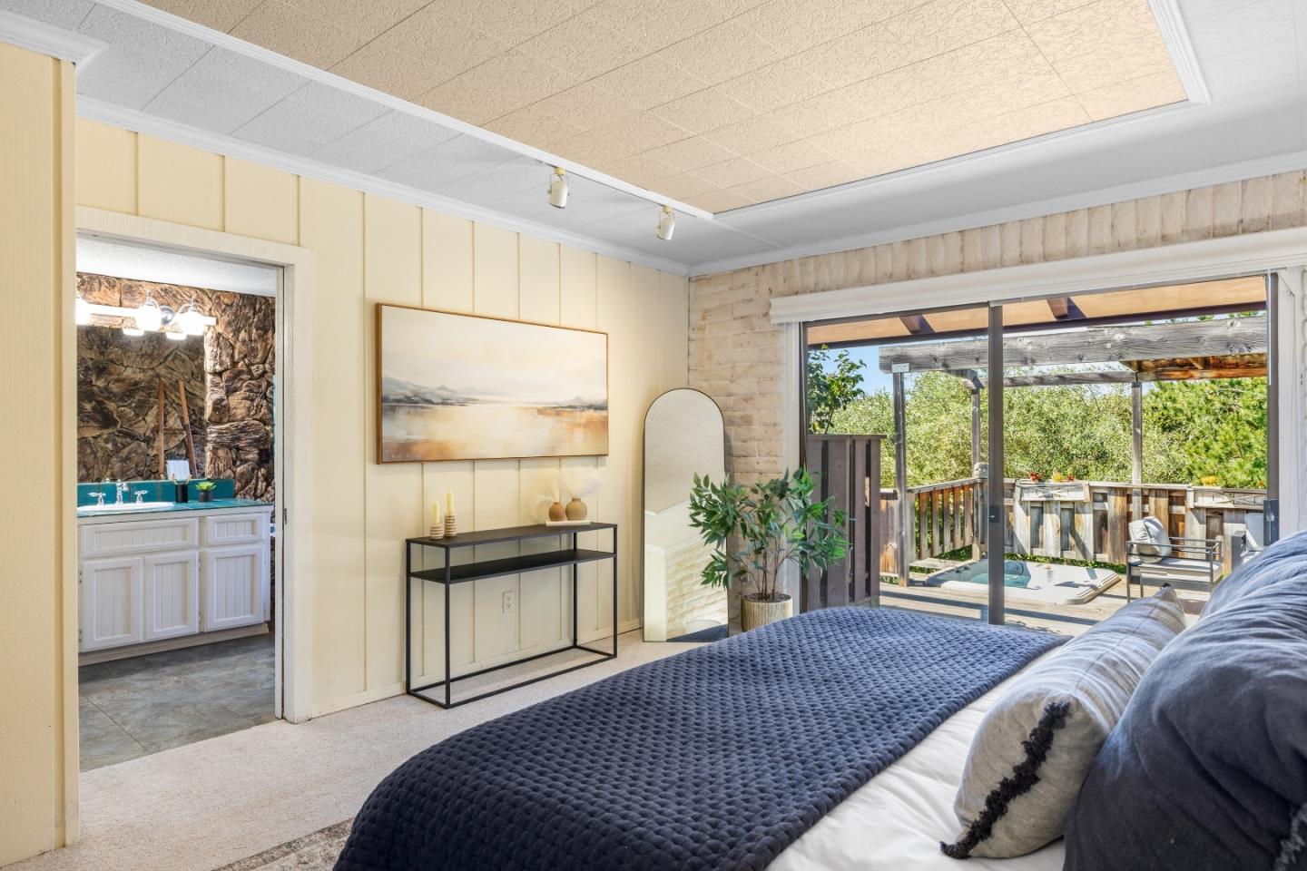 Detail Gallery Image 11 of 28 For 27460 Loma Del Rey, Carmel Valley,  CA 93923 - 4 Beds | 3 Baths