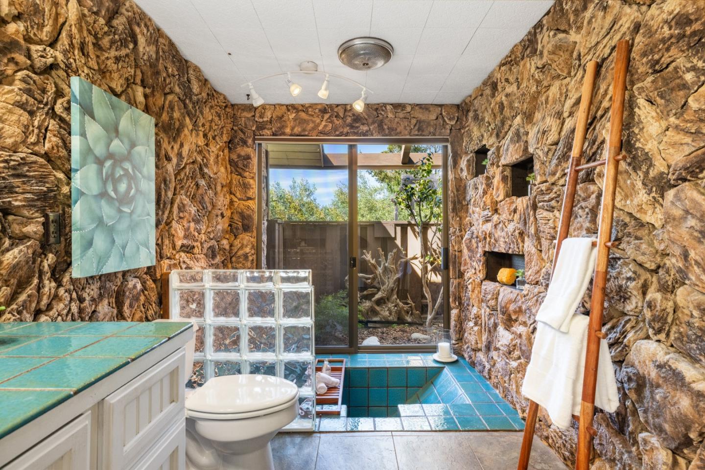 Detail Gallery Image 12 of 28 For 27460 Loma Del Rey, Carmel Valley,  CA 93923 - 4 Beds | 3 Baths