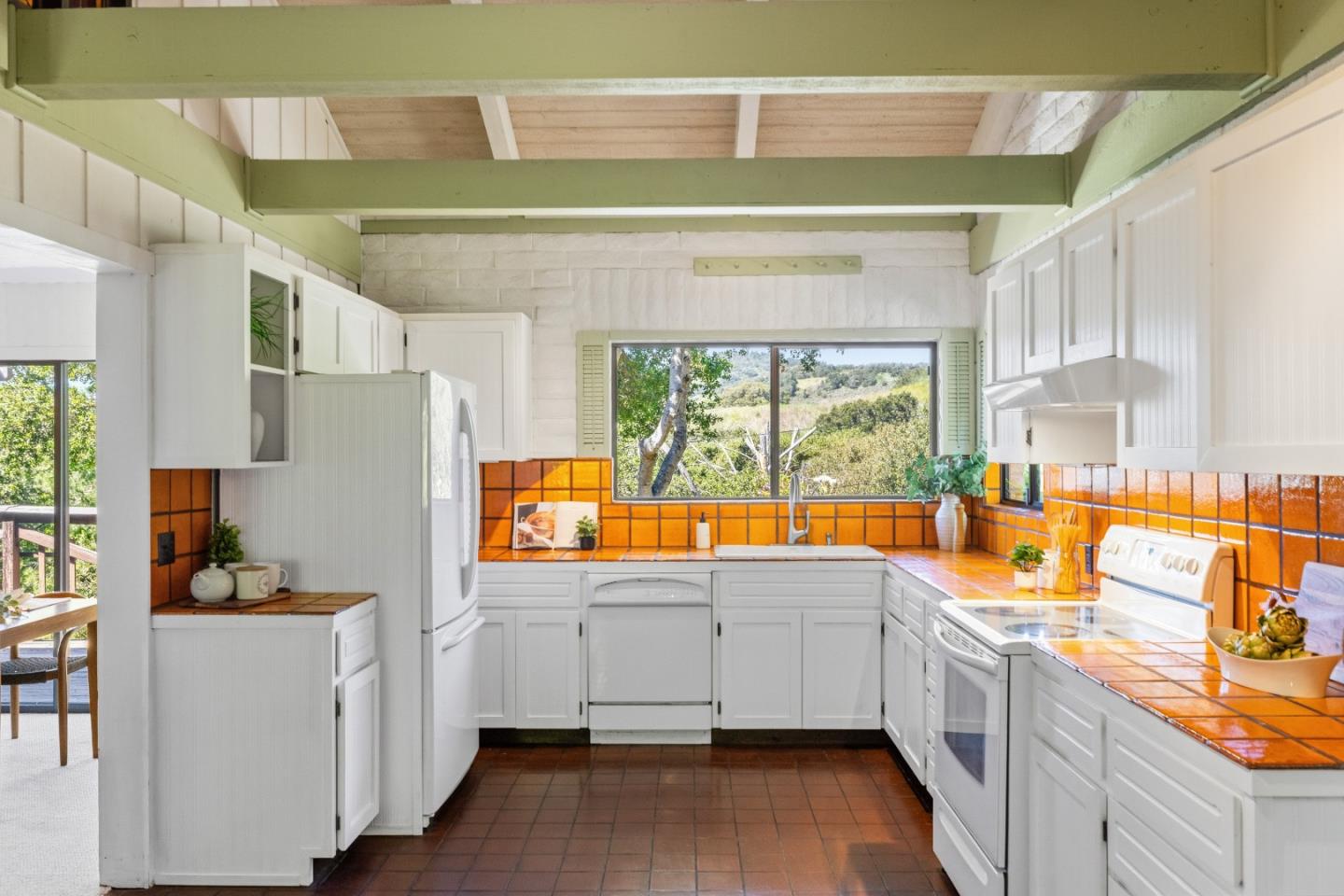 Detail Gallery Image 8 of 28 For 27460 Loma Del Rey, Carmel Valley,  CA 93923 - 4 Beds | 3 Baths