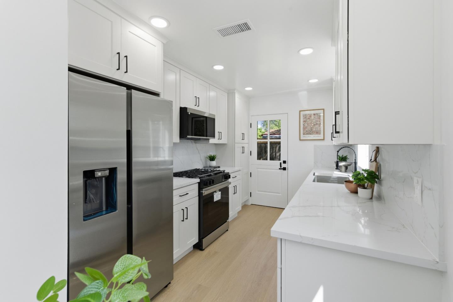 Detail Gallery Image 15 of 28 For 577 Green Manor Ct, Palo Alto,  CA 94301 - 2 Beds | 1 Baths