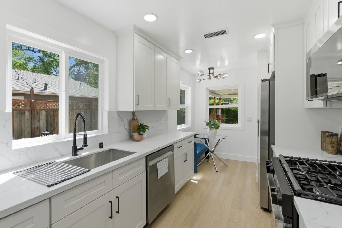 Detail Gallery Image 17 of 28 For 577 Green Manor Ct, Palo Alto,  CA 94301 - 2 Beds | 1 Baths