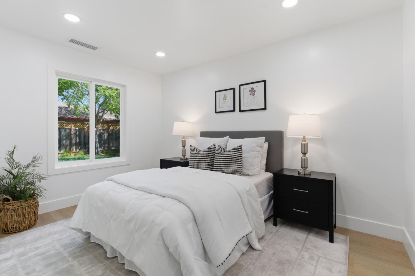 Detail Gallery Image 18 of 28 For 577 Green Manor Ct, Palo Alto,  CA 94301 - 2 Beds | 1 Baths