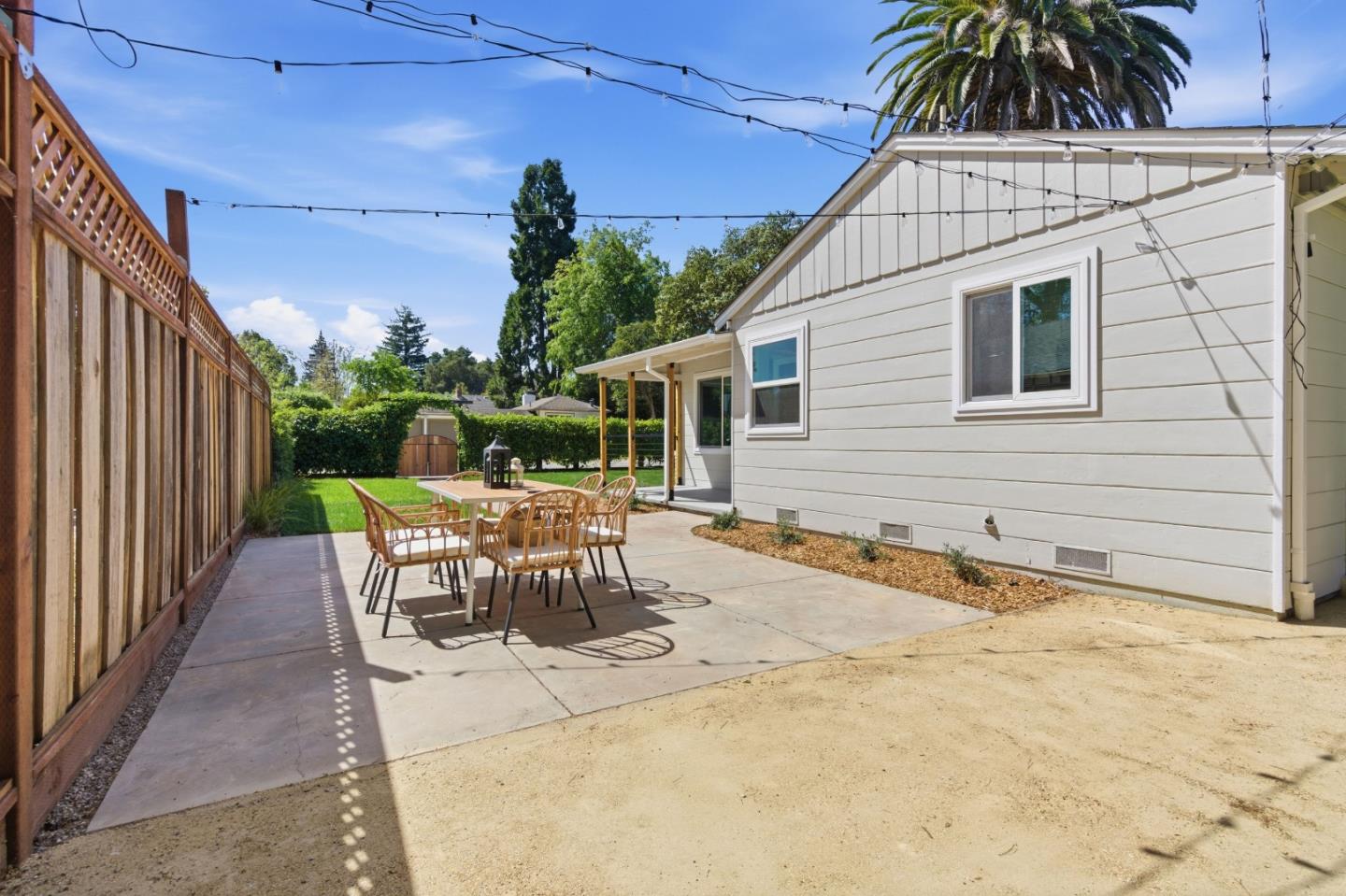 Detail Gallery Image 22 of 28 For 577 Green Manor Ct, Palo Alto,  CA 94301 - 2 Beds | 1 Baths