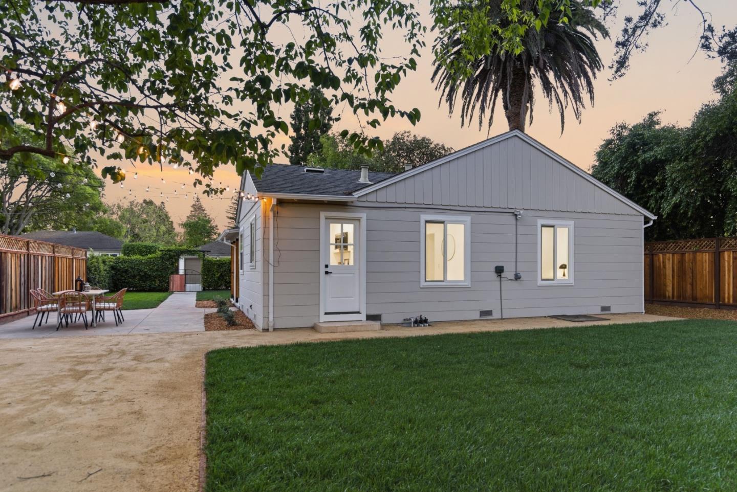 Detail Gallery Image 27 of 28 For 577 Green Manor Ct, Palo Alto,  CA 94301 - 2 Beds | 1 Baths