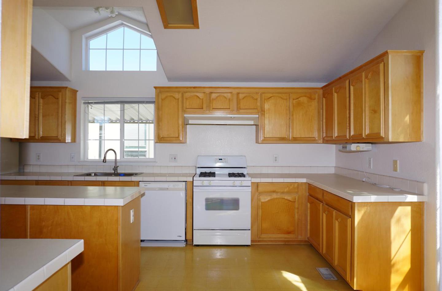 Detail Gallery Image 14 of 43 For 1225 Vienna Dr #114,  Sunnyvale,  CA 94089 - 3 Beds | 2 Baths