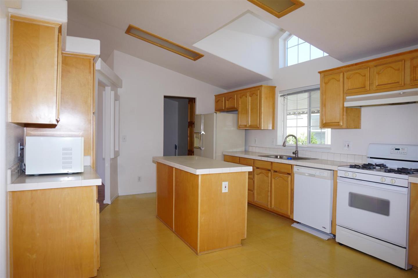 Detail Gallery Image 16 of 43 For 1225 Vienna Dr #114,  Sunnyvale,  CA 94089 - 3 Beds | 2 Baths