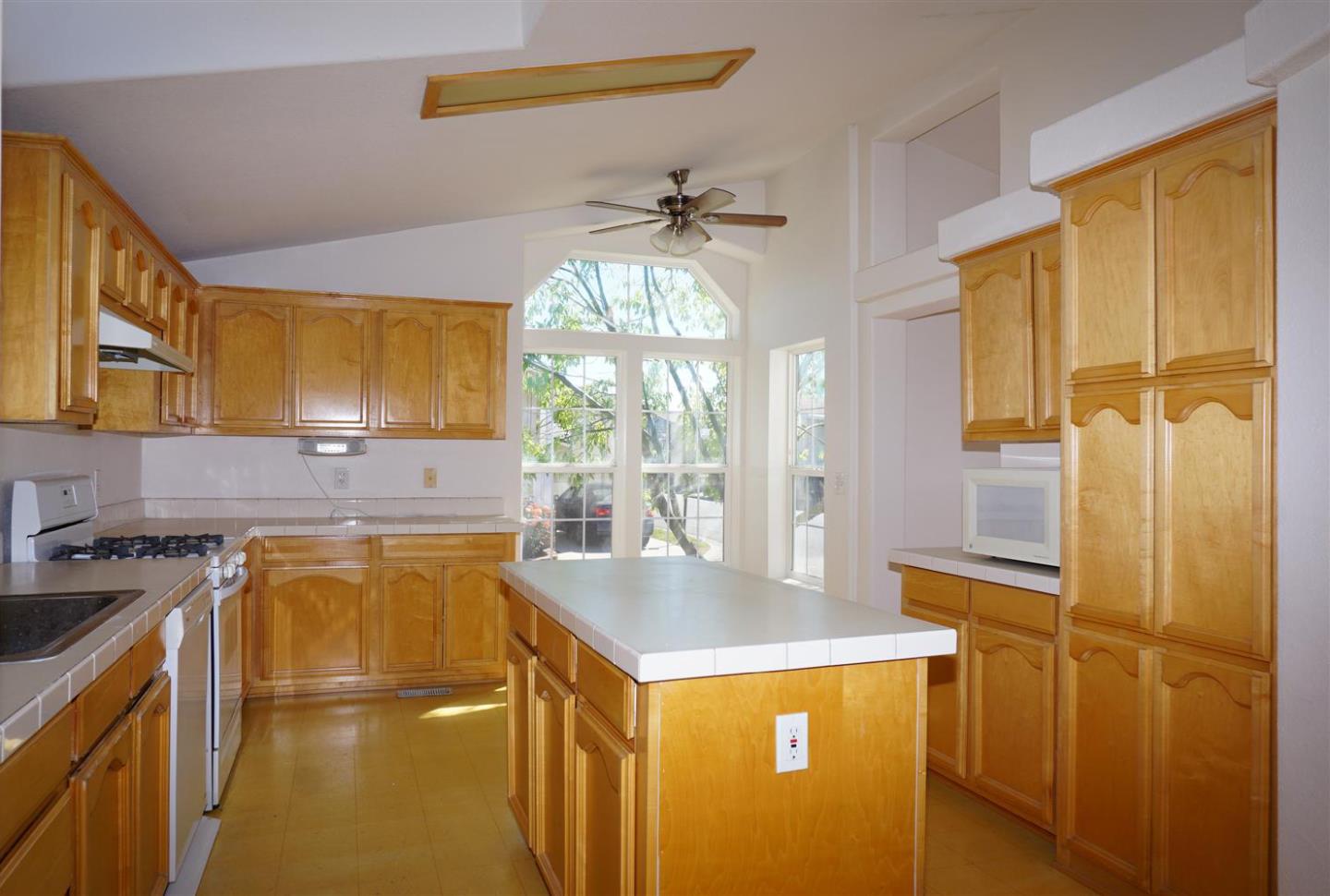 Detail Gallery Image 18 of 43 For 1225 Vienna Dr #114,  Sunnyvale,  CA 94089 - 3 Beds | 2 Baths